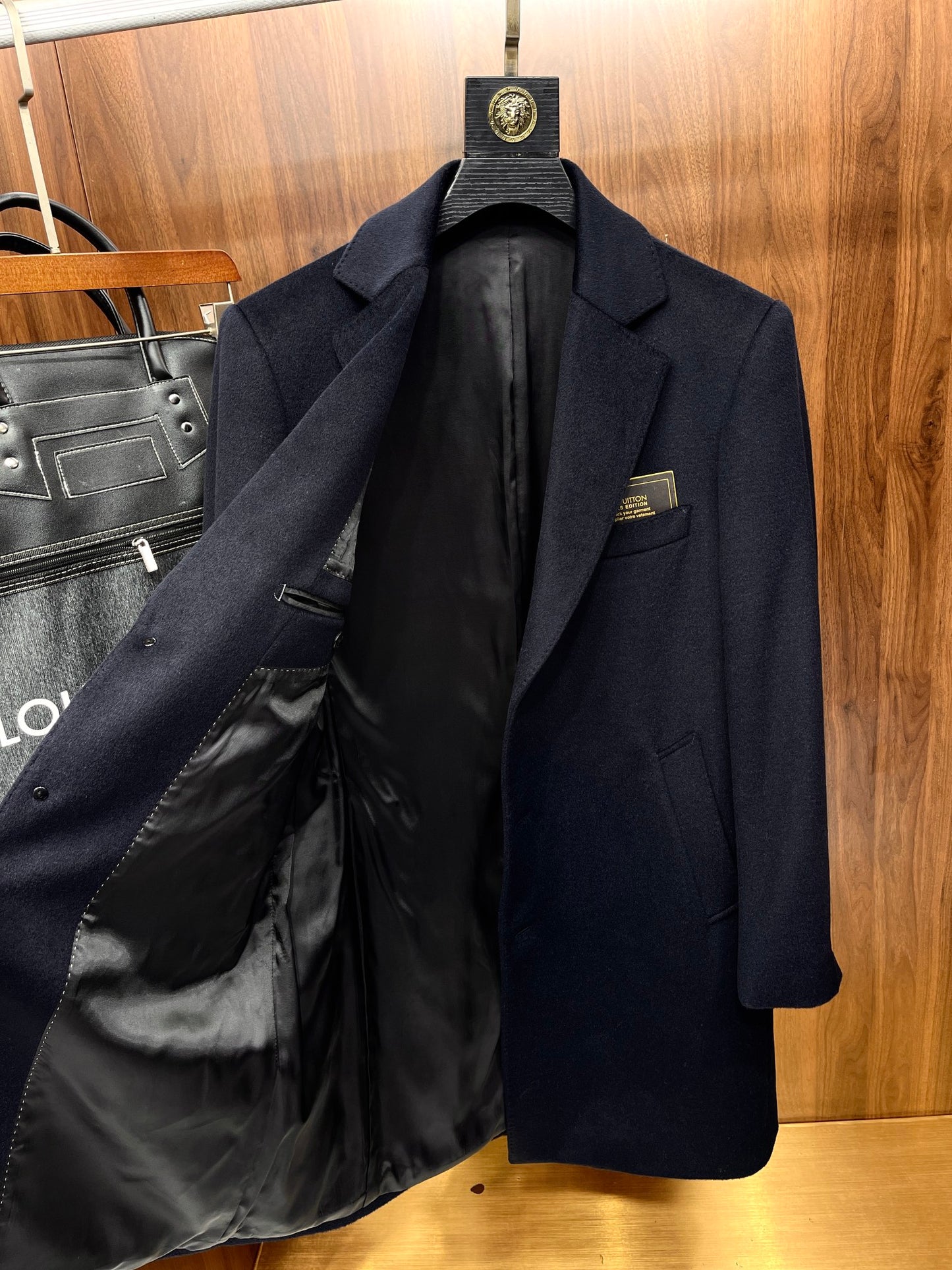 1V mid-length cashmere coat