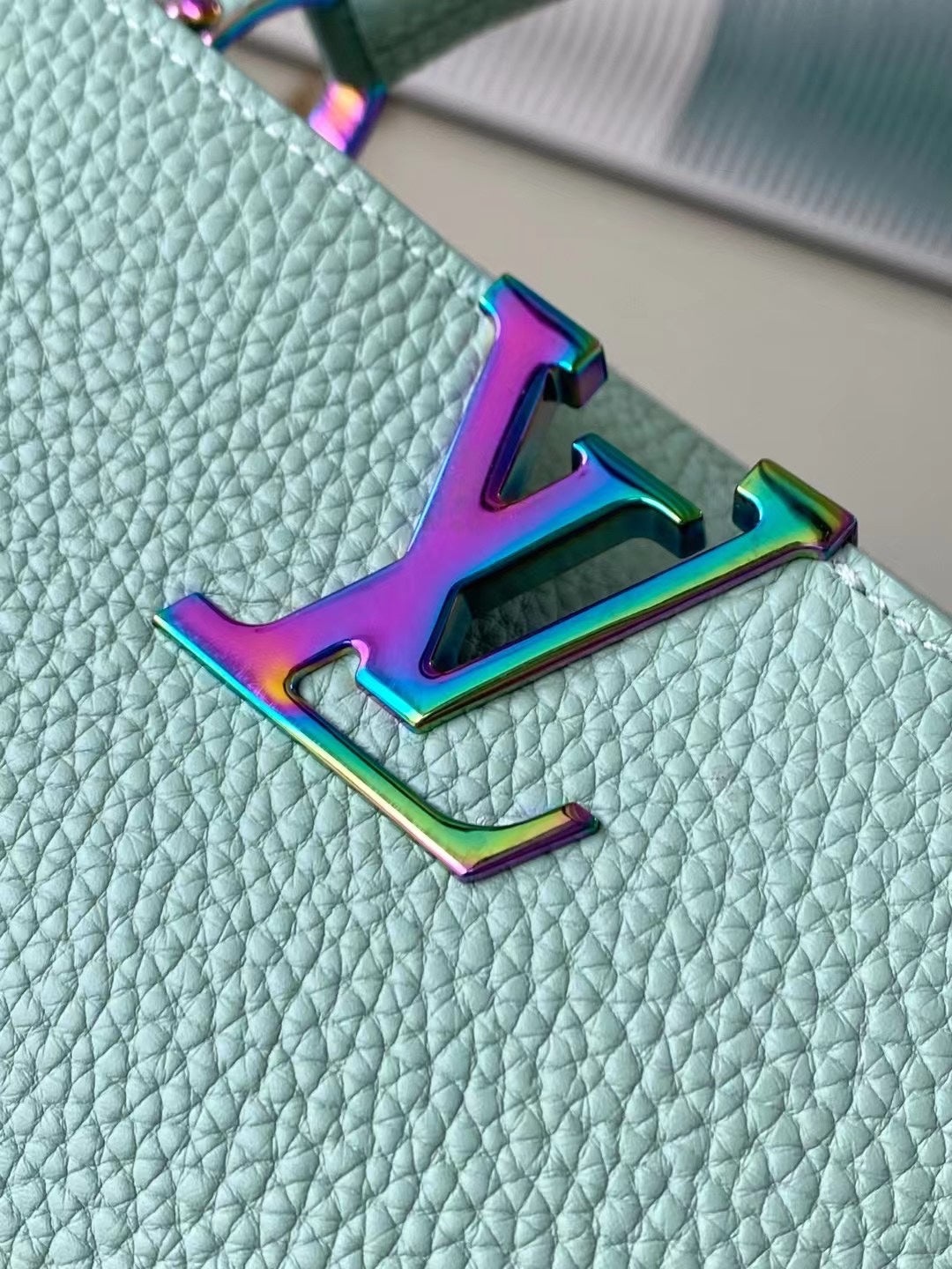 1V small capucines handbag