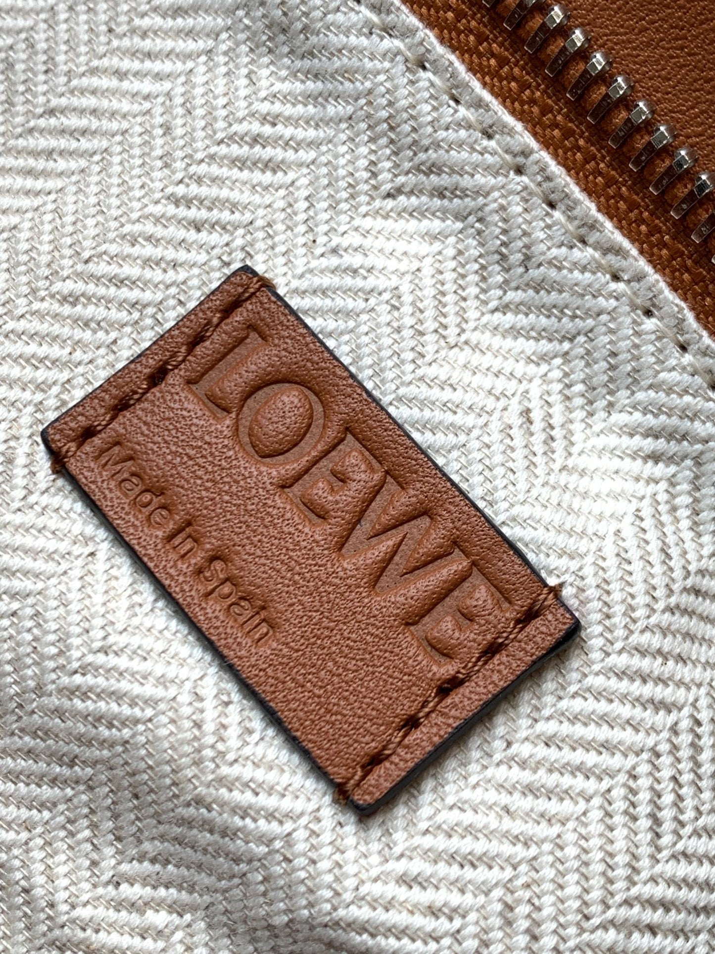 Loewe Puzzle handbag 24CM