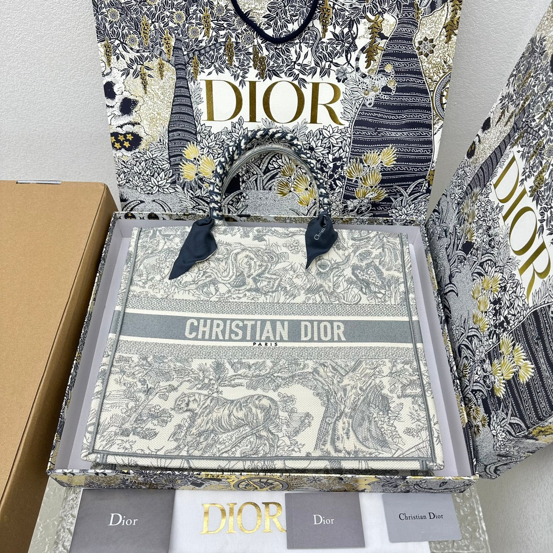 Dioя book tote