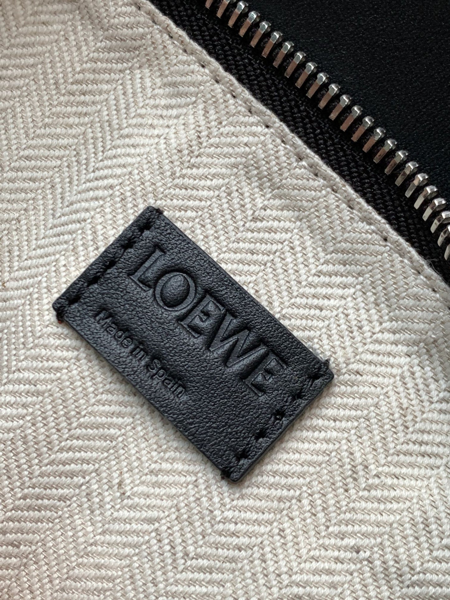 Loewe Puzzle handbag 24Cm