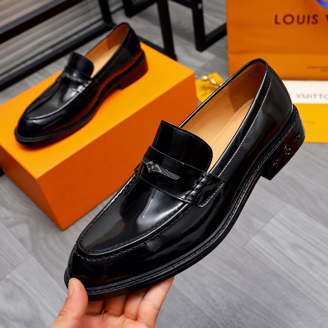 1V Leather Shoes