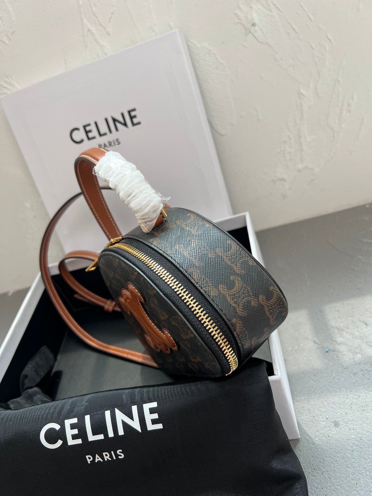 CELIN-E 23s HALF MOON CASE