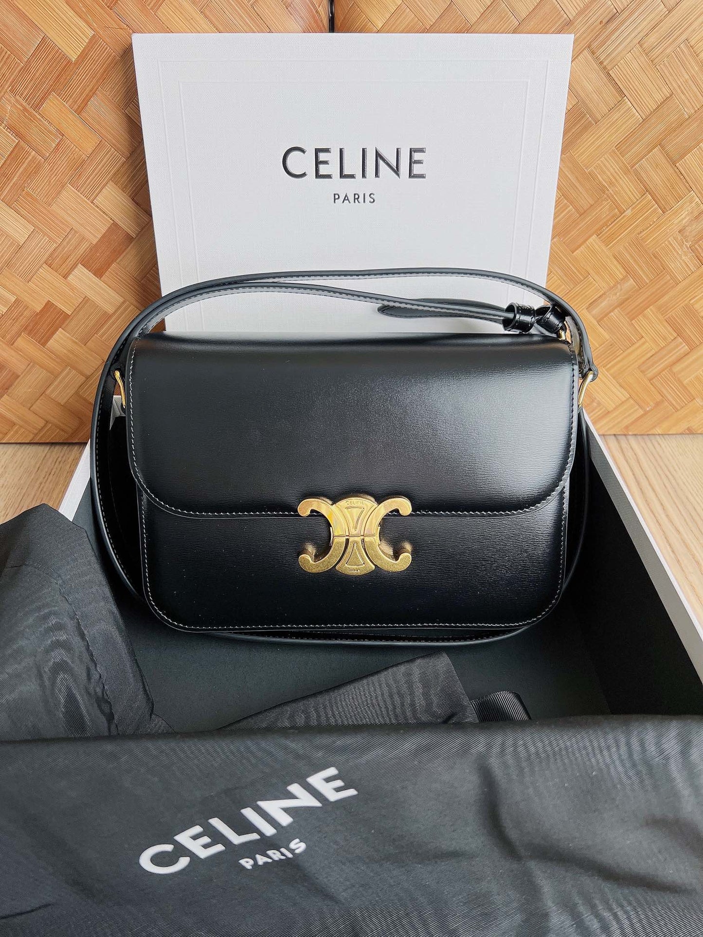 CLASSIC TRIOMPHE BAG IN SHINY CALFSKIN