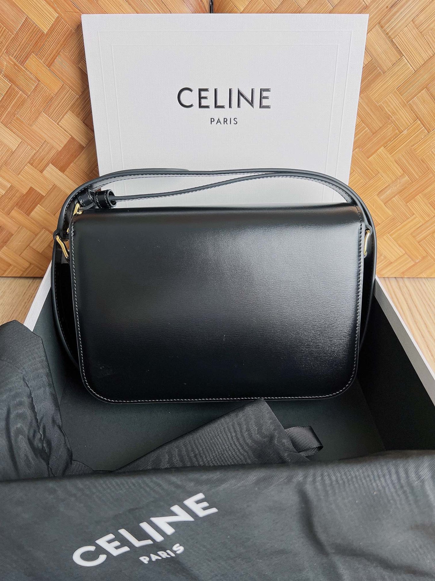 CLASSIC TRIOMPHE BAG IN SHINY CALFSKIN