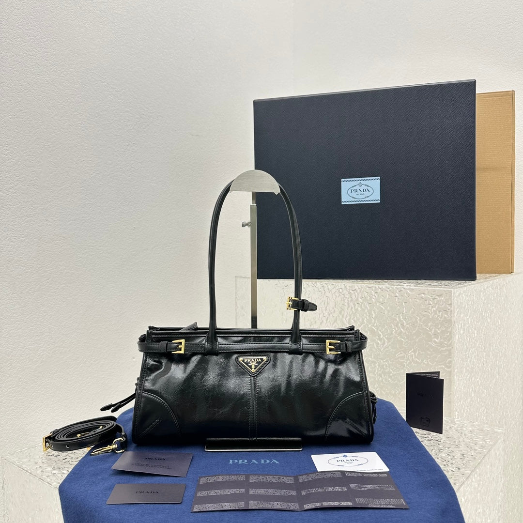 𝐏𝐫𝐚𝐝𝐚 Lus Solf crossbody bag