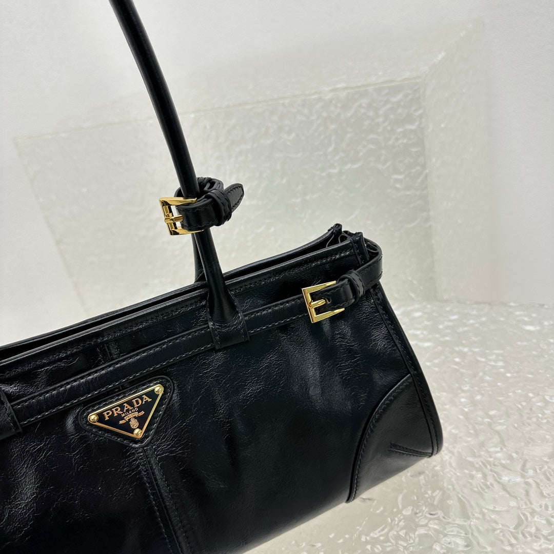 𝐏𝐫𝐚𝐝𝐚 Lus Solf crossbody bag