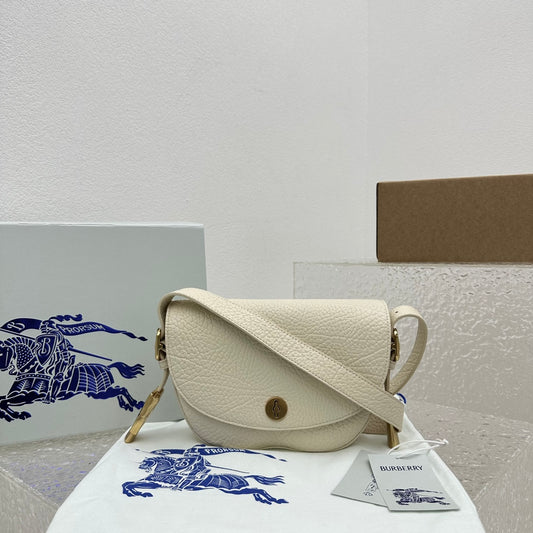 𝐁𝐔𝐑𝐁𝐄 Chess crossbody bag