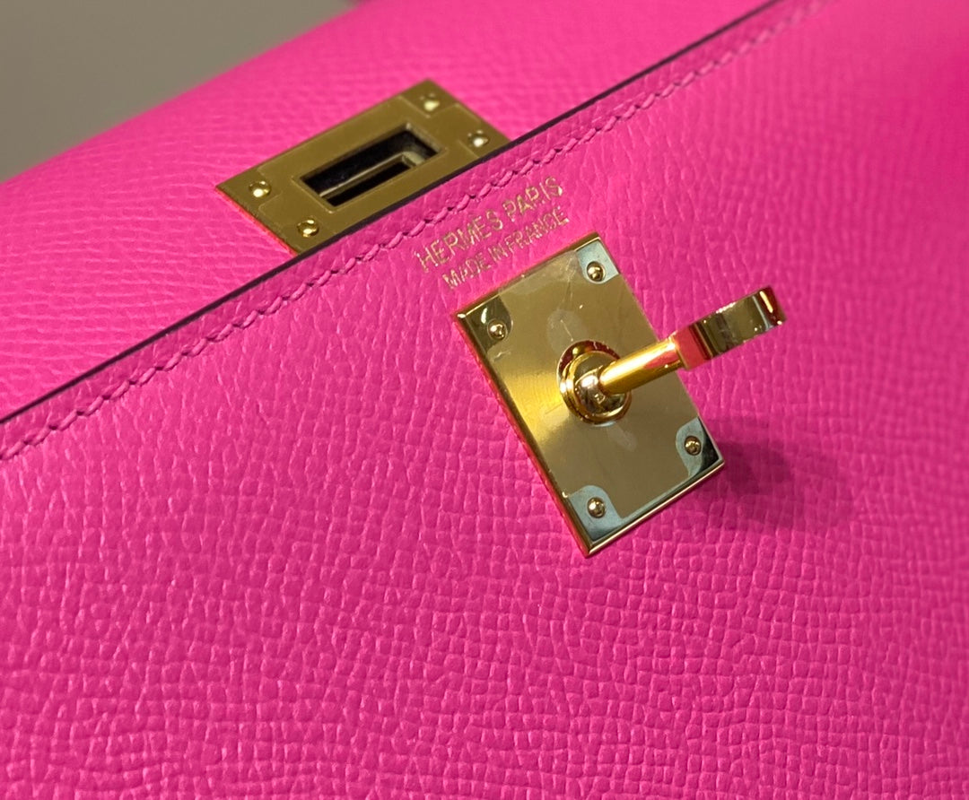 𝙈𝙞𝙣𝙞 𝙆𝙚𝙡𝙡𝙮