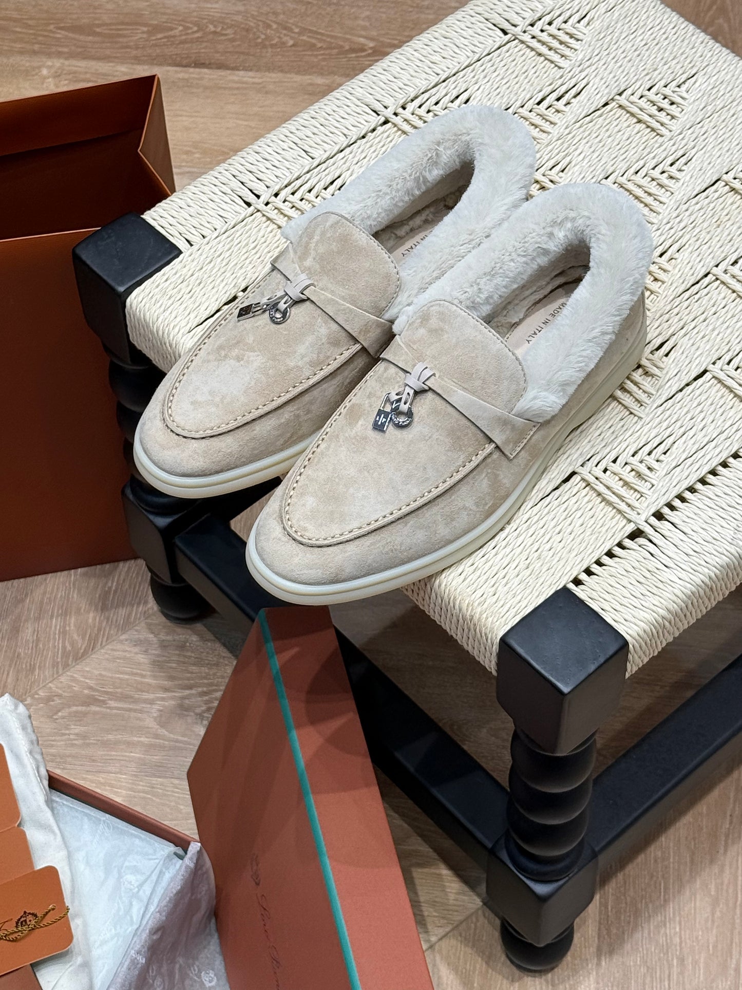 𝐋𝐏 𝐒𝐮𝐦𝐦𝐞𝐫 𝐂𝐡𝐚𝐫𝐦𝐬 𝐖𝐚𝐥𝐤