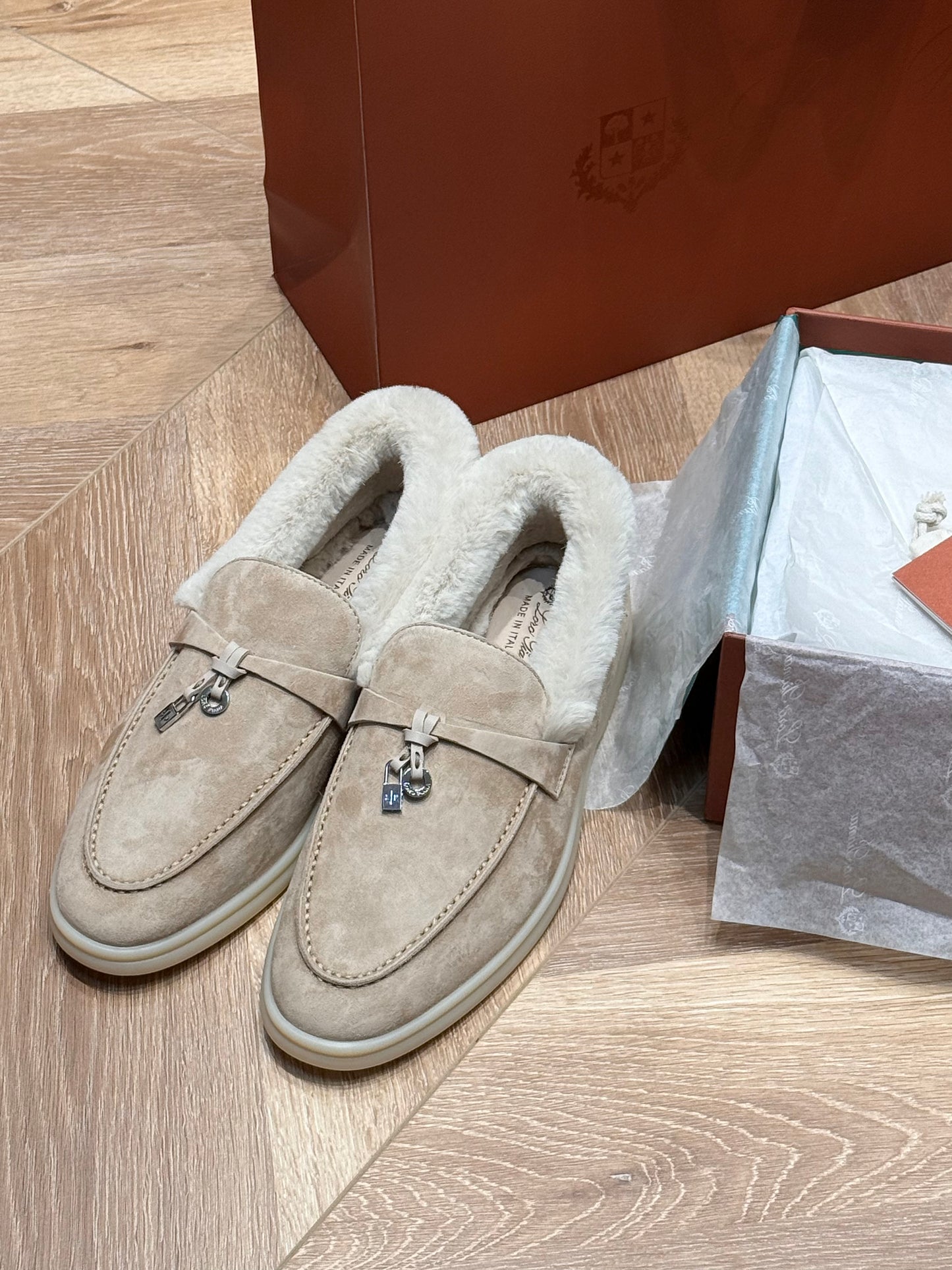 𝐋𝐏 𝐒𝐮𝐦𝐦𝐞𝐫 𝐂𝐡𝐚𝐫𝐦𝐬 𝐖𝐚𝐥𝐤