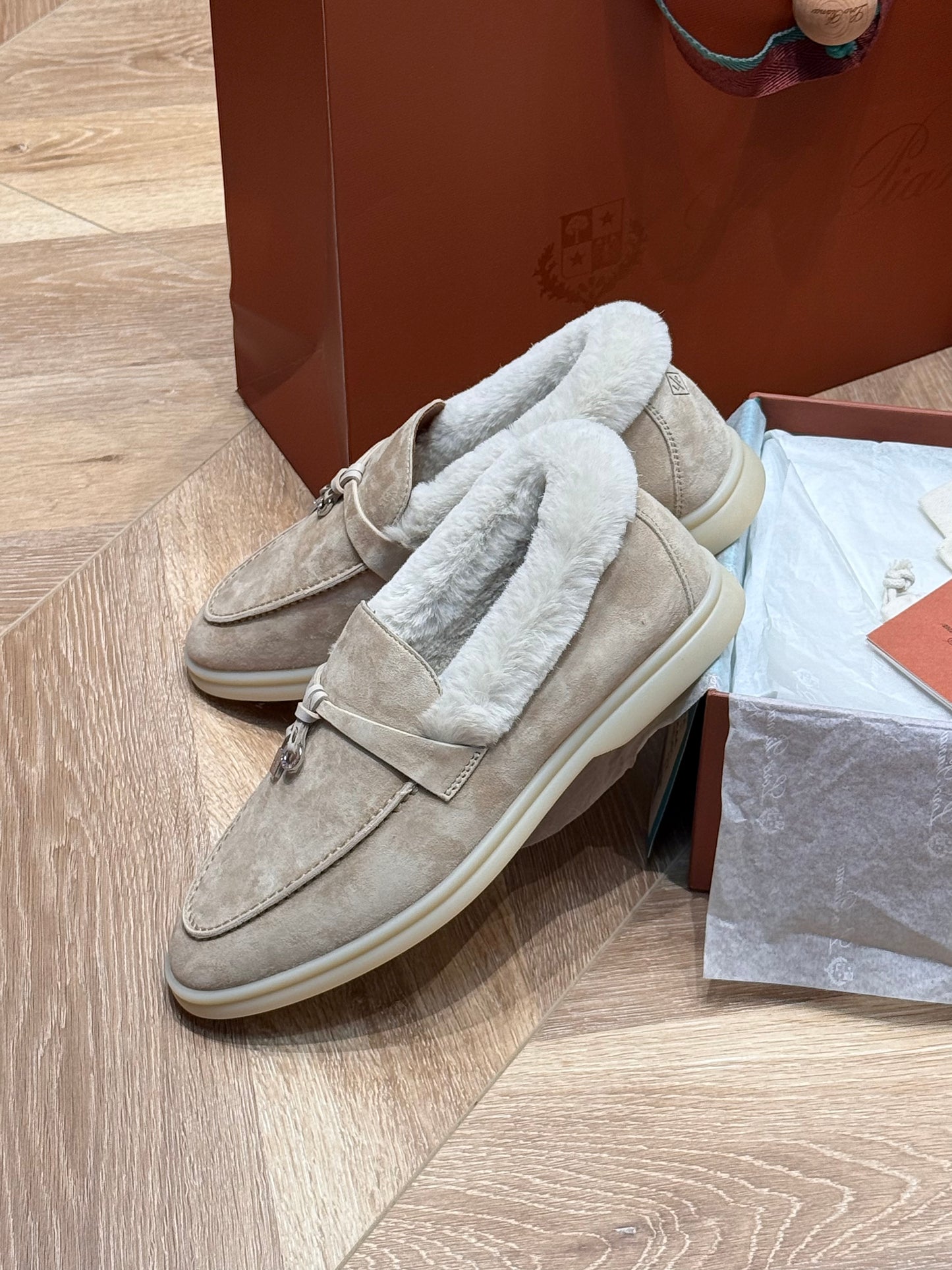 𝐋𝐏 𝐒𝐮𝐦𝐦𝐞𝐫 𝐂𝐡𝐚𝐫𝐦𝐬 𝐖𝐚𝐥𝐤