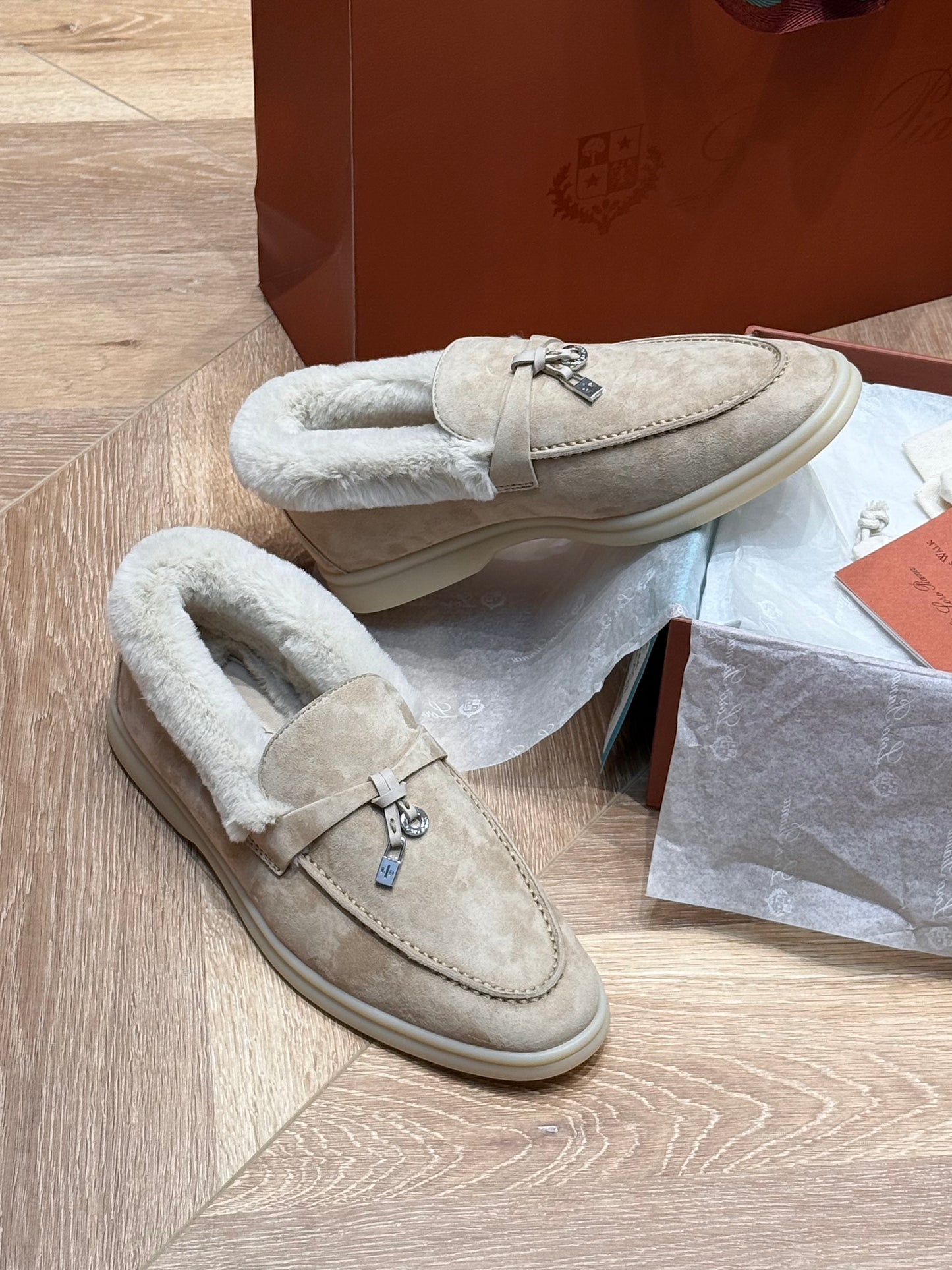 𝐋𝐏 𝐒𝐮𝐦𝐦𝐞𝐫 𝐂𝐡𝐚𝐫𝐦𝐬 𝐖𝐚𝐥𝐤