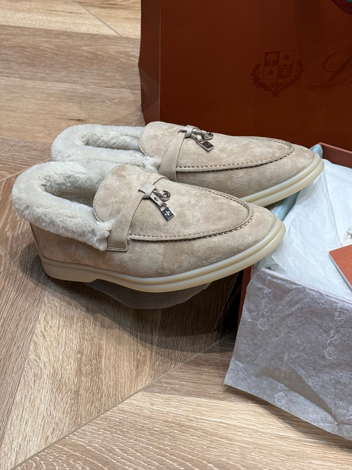 𝐋𝐏 𝐒𝐮𝐦𝐦𝐞𝐫 𝐂𝐡𝐚𝐫𝐦𝐬 𝐖𝐚𝐥𝐤