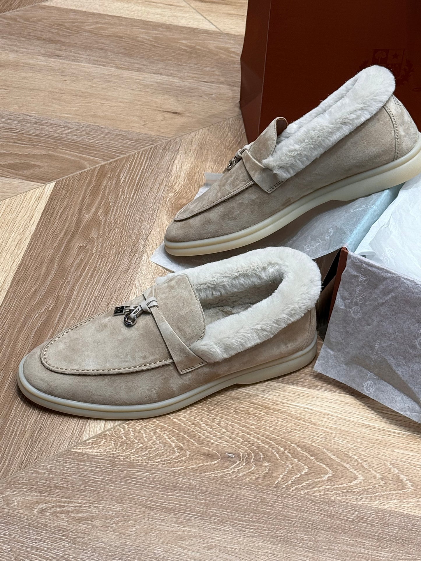 𝐋𝐏 𝐒𝐮𝐦𝐦𝐞𝐫 𝐂𝐡𝐚𝐫𝐦𝐬 𝐖𝐚𝐥𝐤