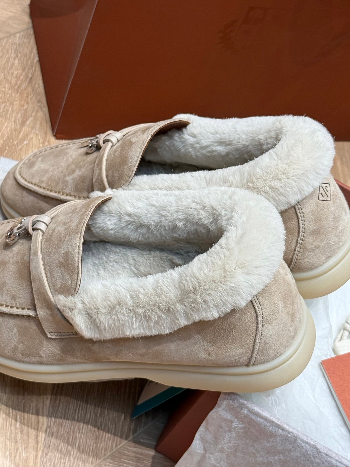 𝐋𝐏 𝐒𝐮𝐦𝐦𝐞𝐫 𝐂𝐡𝐚𝐫𝐦𝐬 𝐖𝐚𝐥𝐤