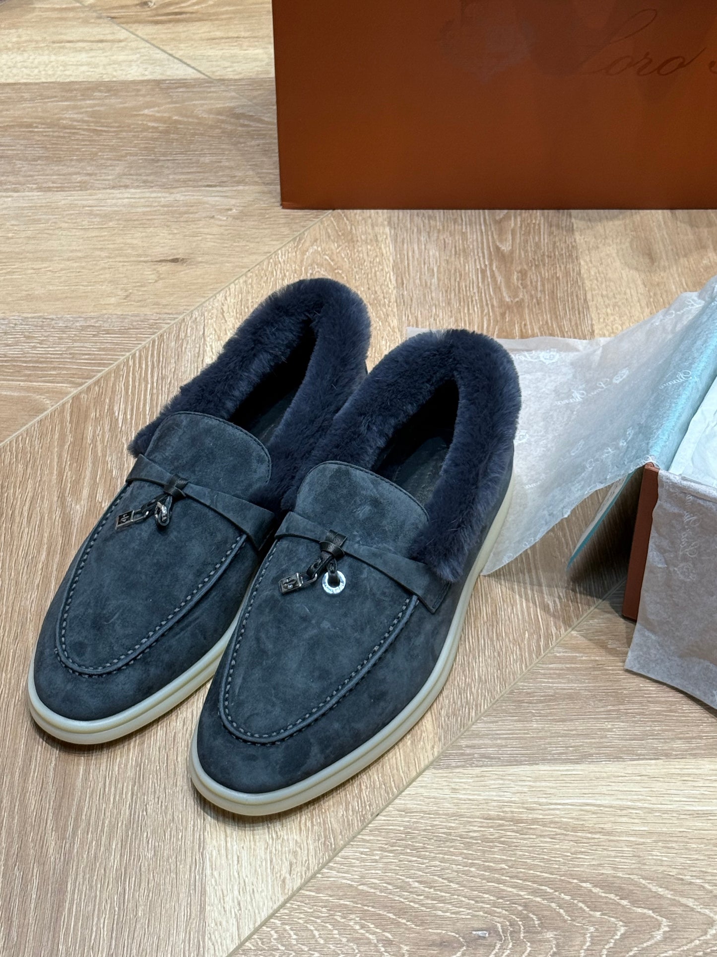 𝐋𝐏 𝐒𝐮𝐦𝐦𝐞𝐫 𝐂𝐡𝐚𝐫𝐦𝐬 𝐖𝐚𝐥𝐤