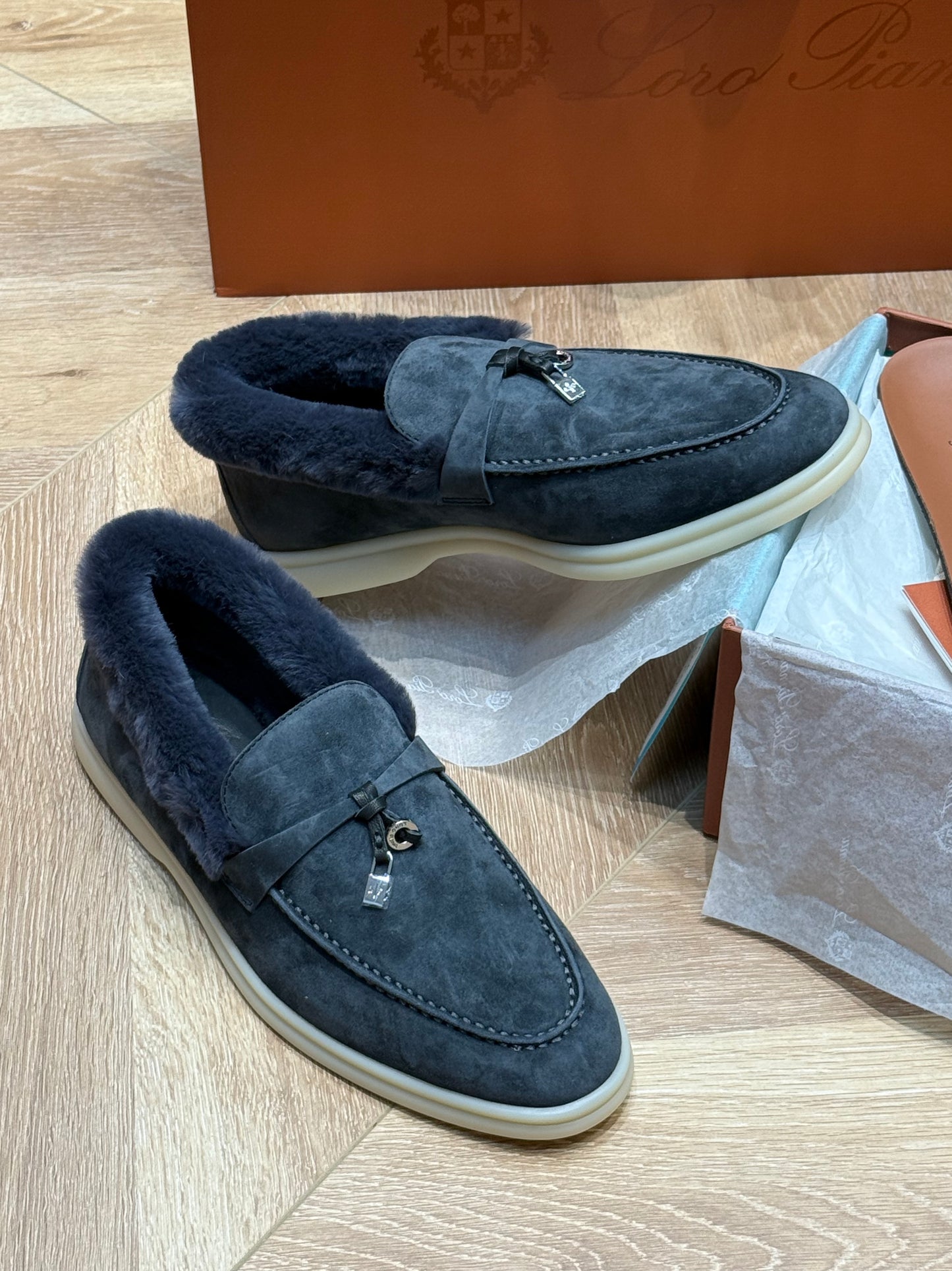 𝐋𝐏 𝐒𝐮𝐦𝐦𝐞𝐫 𝐂𝐡𝐚𝐫𝐦𝐬 𝐖𝐚𝐥𝐤