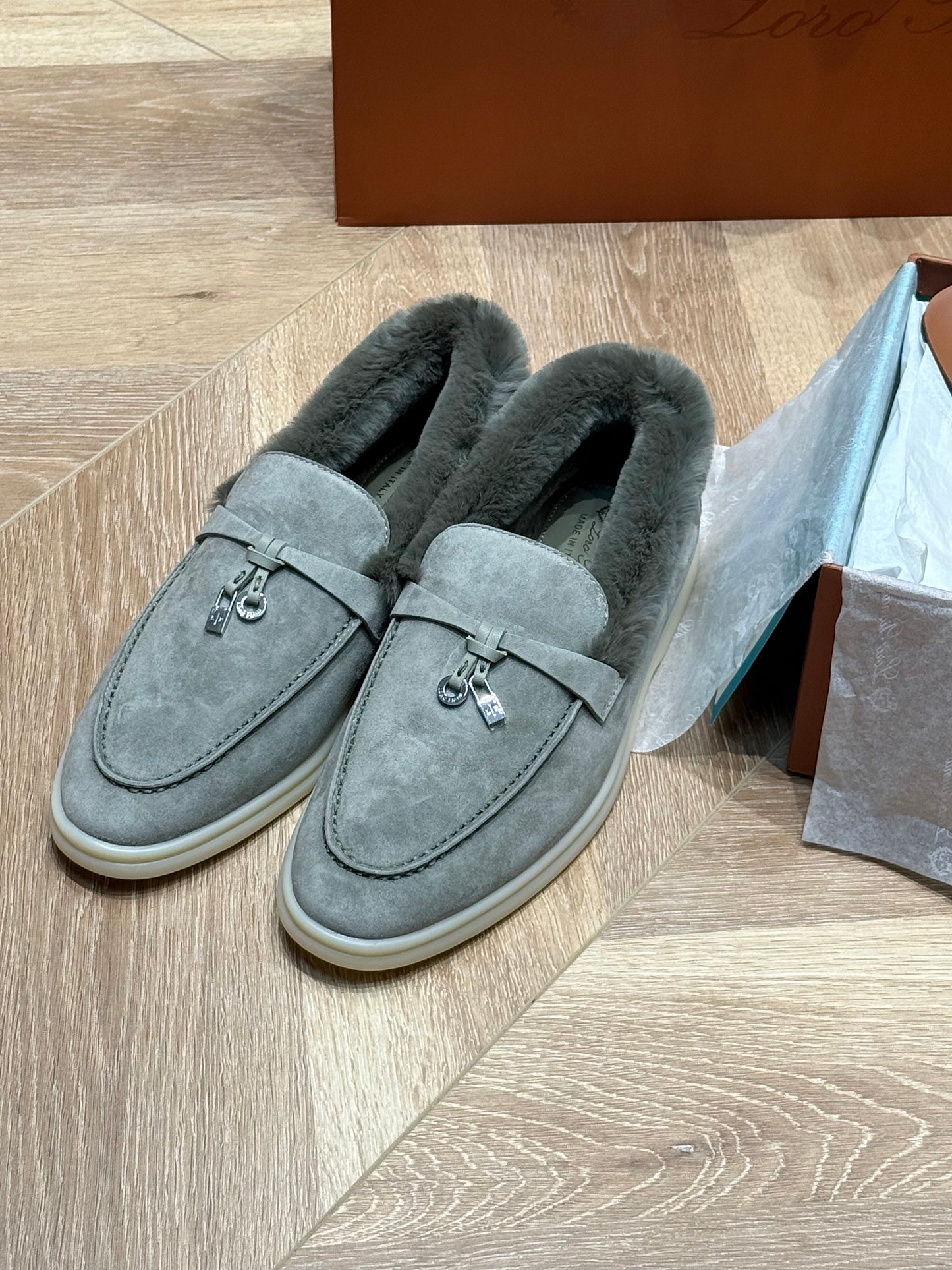 𝐋𝐏 𝐒𝐮𝐦𝐦𝐞𝐫 𝐂𝐡𝐚𝐫𝐦𝐬 𝐖𝐚𝐥𝐤