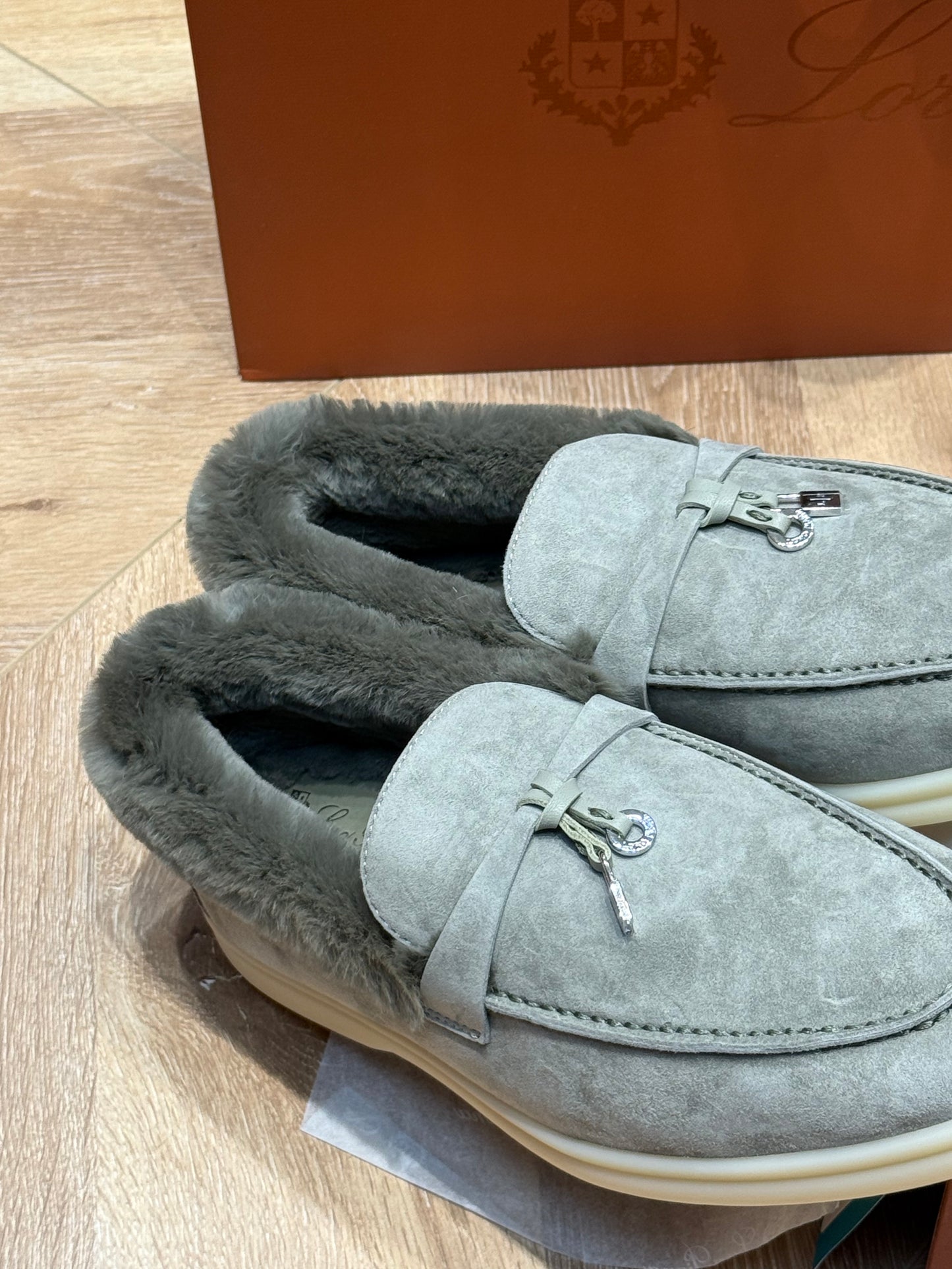 𝐋𝐏 𝐒𝐮𝐦𝐦𝐞𝐫 𝐂𝐡𝐚𝐫𝐦𝐬 𝐖𝐚𝐥𝐤