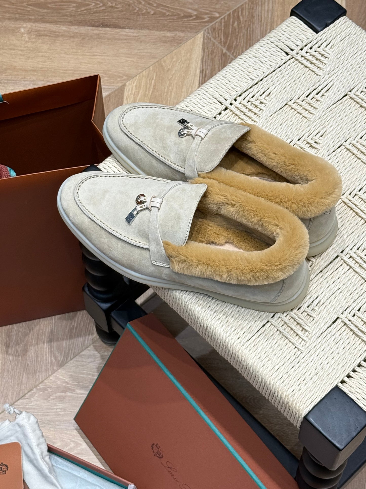 𝐋𝐏 𝐒𝐮𝐦𝐦𝐞𝐫 𝐂𝐡𝐚𝐫𝐦𝐬 𝐖𝐚𝐥𝐤