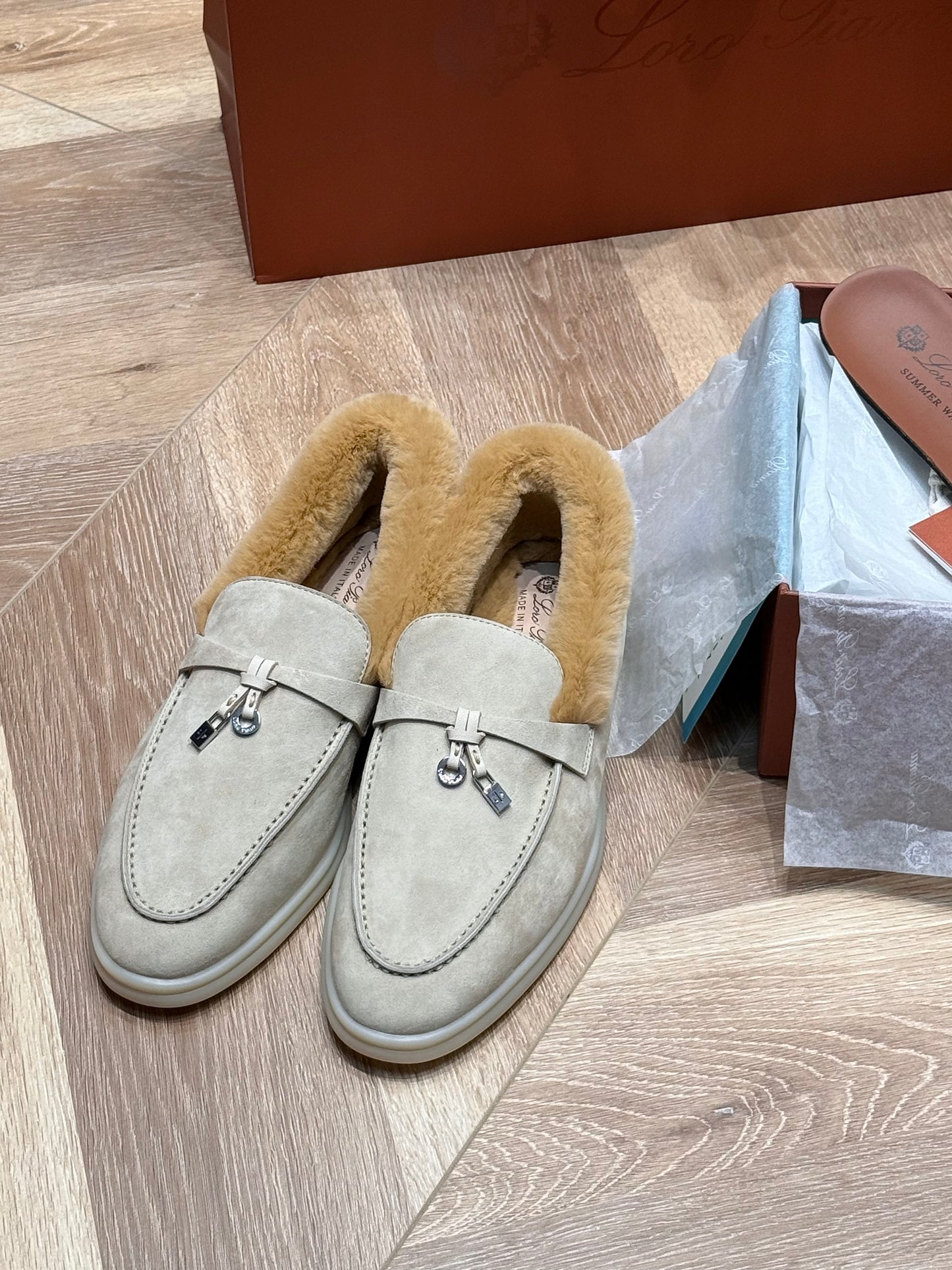 𝐋𝐏 𝐒𝐮𝐦𝐦𝐞𝐫 𝐂𝐡𝐚𝐫𝐦𝐬 𝐖𝐚𝐥𝐤