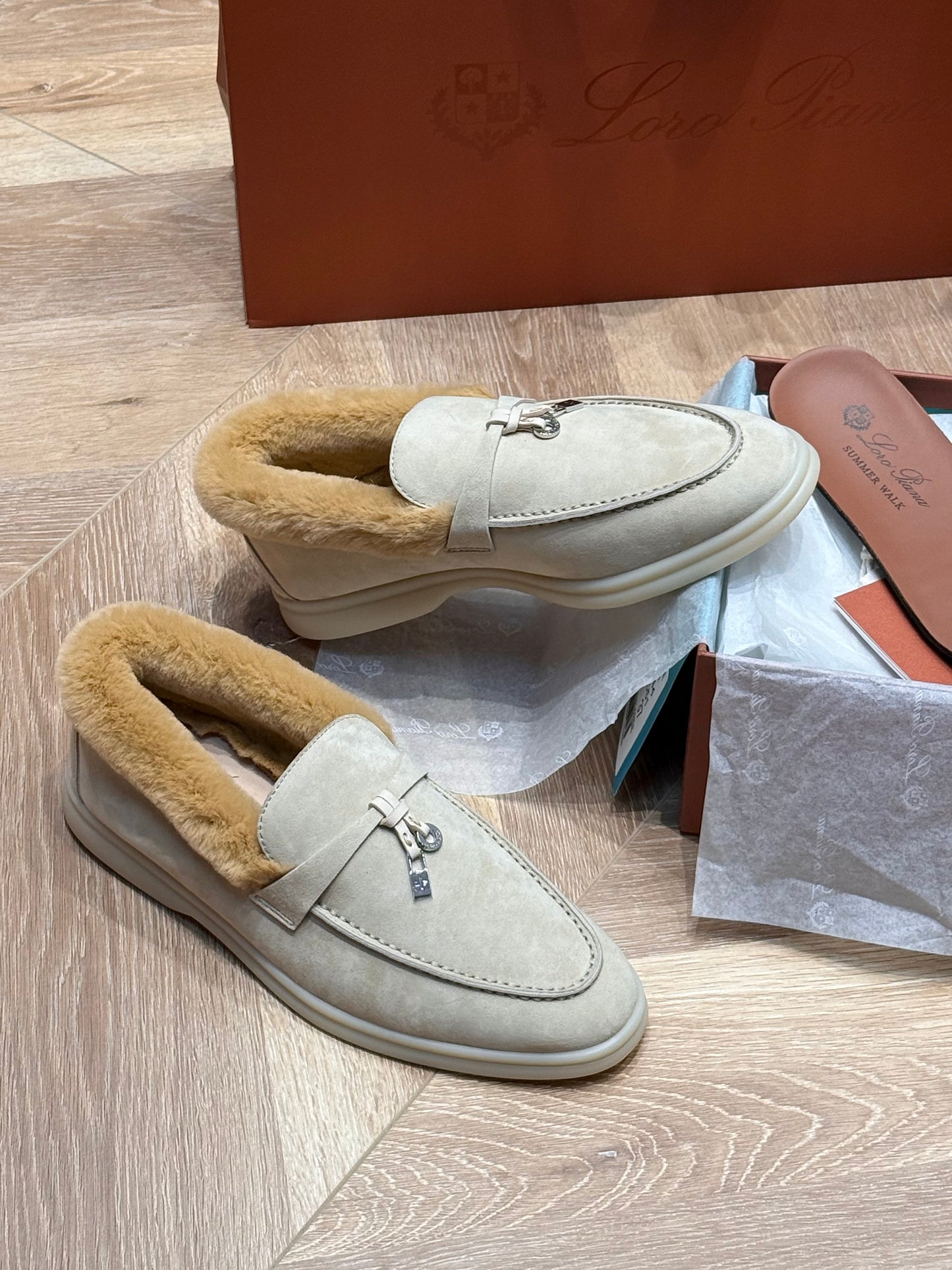 𝐋𝐏 𝐒𝐮𝐦𝐦𝐞𝐫 𝐂𝐡𝐚𝐫𝐦𝐬 𝐖𝐚𝐥𝐤