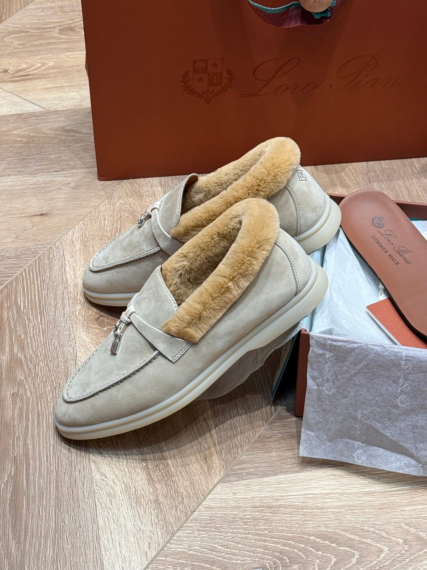 𝐋𝐏 𝐒𝐮𝐦𝐦𝐞𝐫 𝐂𝐡𝐚𝐫𝐦𝐬 𝐖𝐚𝐥𝐤