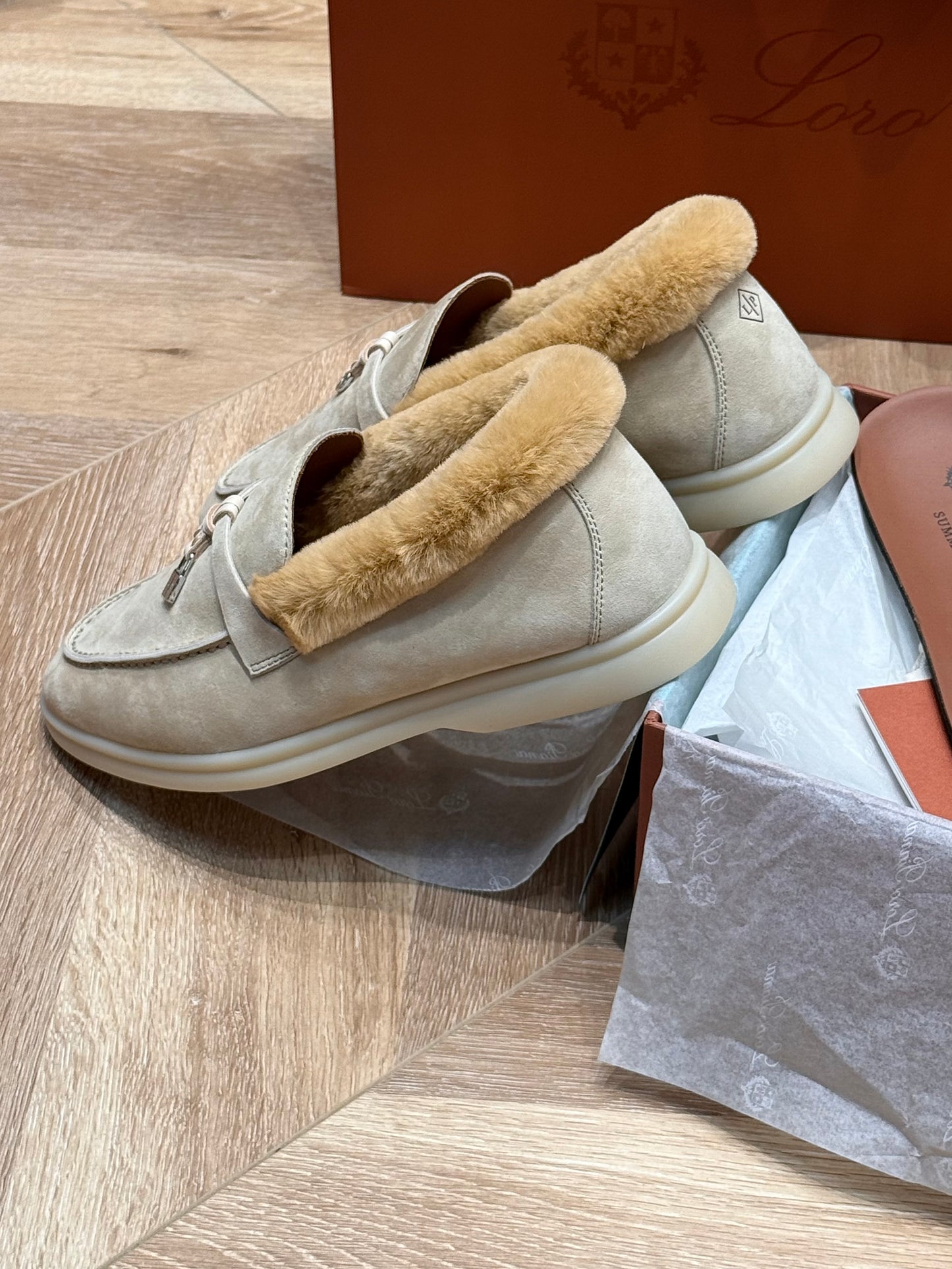 𝐋𝐏 𝐒𝐮𝐦𝐦𝐞𝐫 𝐂𝐡𝐚𝐫𝐦𝐬 𝐖𝐚𝐥𝐤